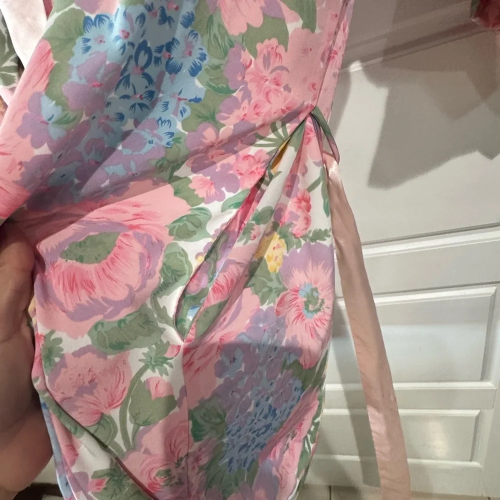 Victoria's Secret Pastel Floral Satin Robe - Picture 7 of 9